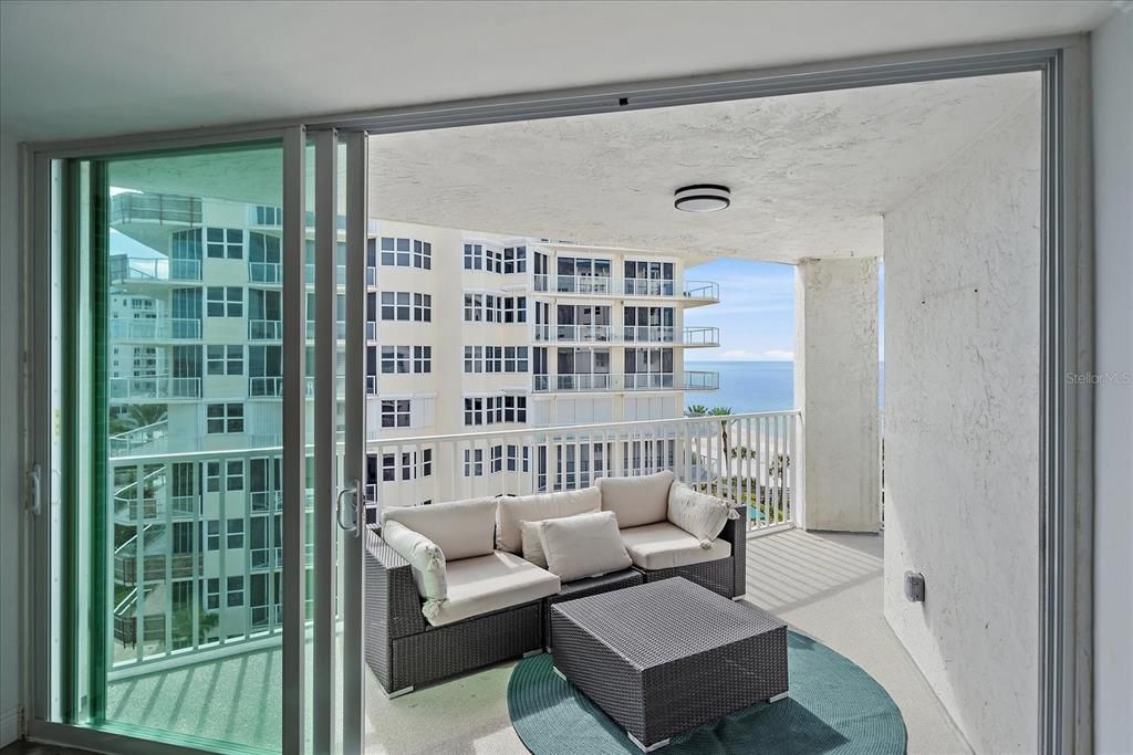 For Sale: $660,000 (1 beds, 1 baths, 900 Square Feet)