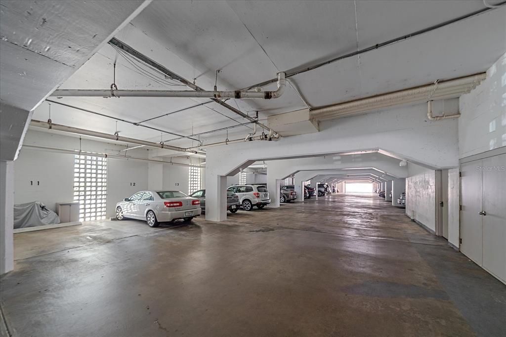 For Sale: $660,000 (1 beds, 1 baths, 900 Square Feet)