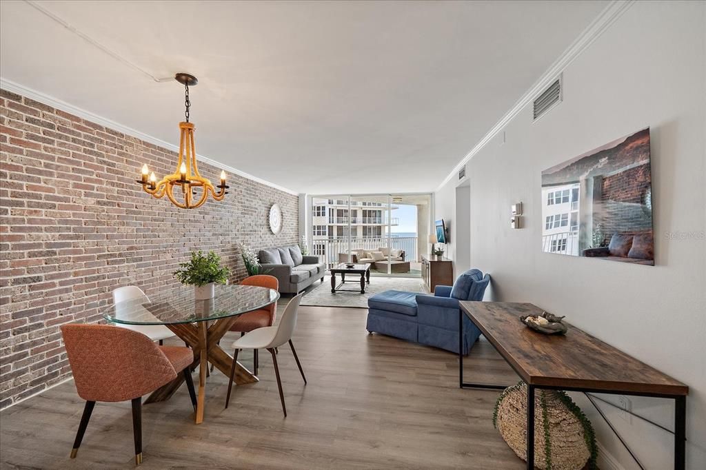 For Sale: $660,000 (1 beds, 1 baths, 900 Square Feet)