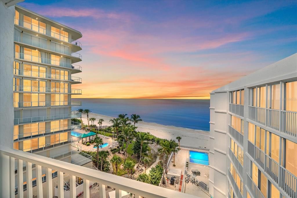 For Sale: $660,000 (1 beds, 1 baths, 900 Square Feet)