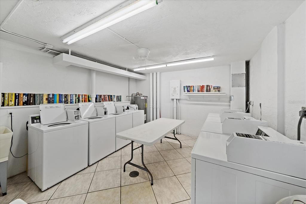 For Sale: $660,000 (1 beds, 1 baths, 900 Square Feet)