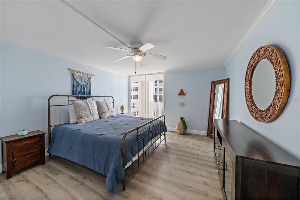 For Sale: $660,000 (1 beds, 1 baths, 900 Square Feet)