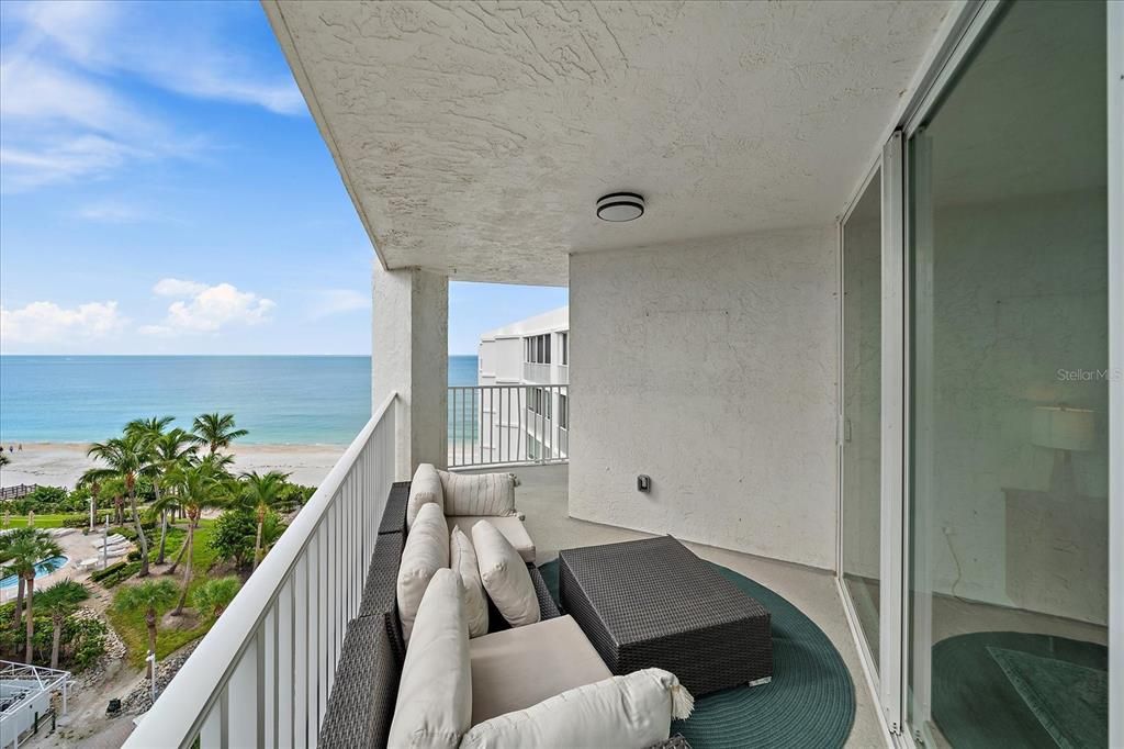 For Sale: $660,000 (1 beds, 1 baths, 900 Square Feet)