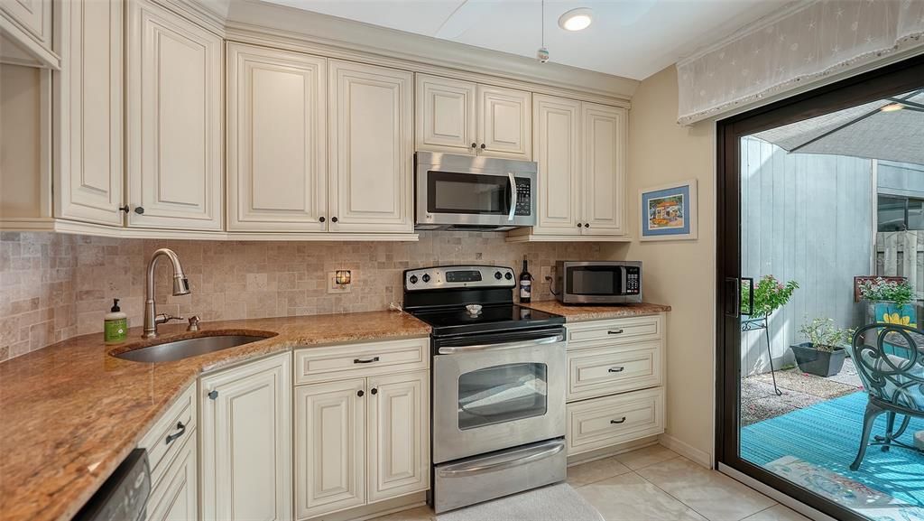 待售: $189,900 (1 贝兹, 1 浴室, 865 平方英尺)