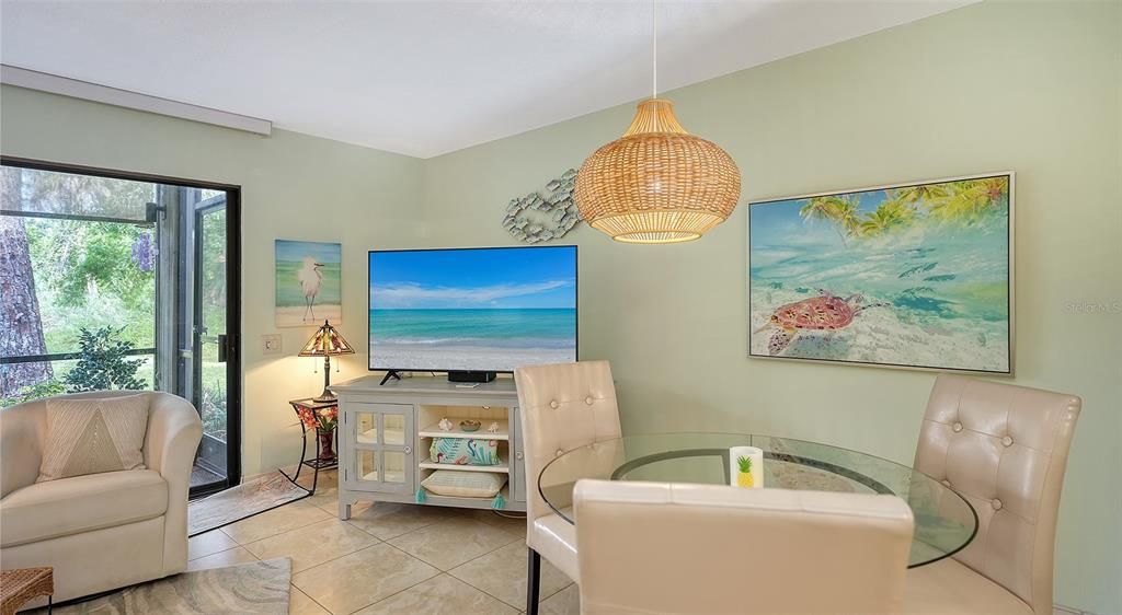 待售: $189,900 (1 贝兹, 1 浴室, 865 平方英尺)