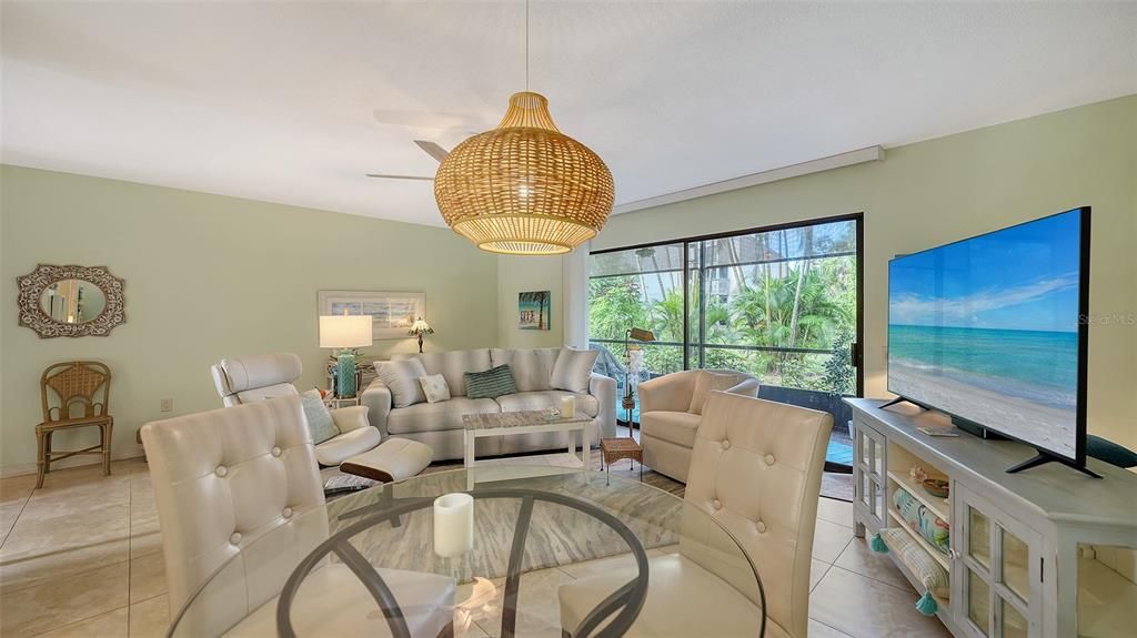 待售: $189,900 (1 贝兹, 1 浴室, 865 平方英尺)