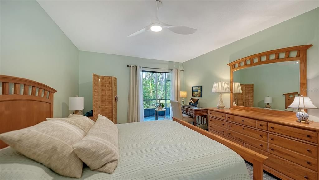 待售: $189,900 (1 贝兹, 1 浴室, 865 平方英尺)