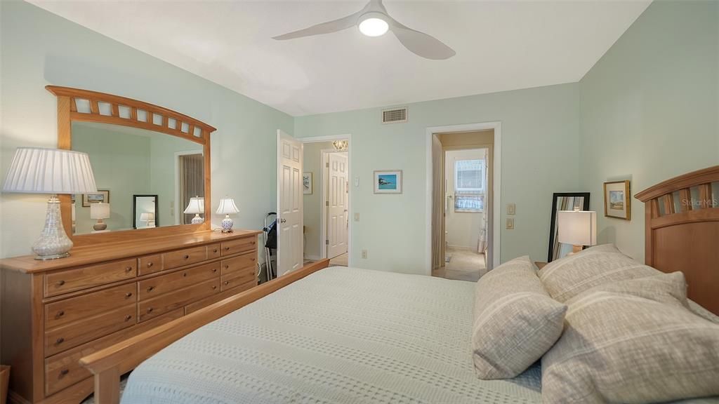 待售: $189,900 (1 贝兹, 1 浴室, 865 平方英尺)