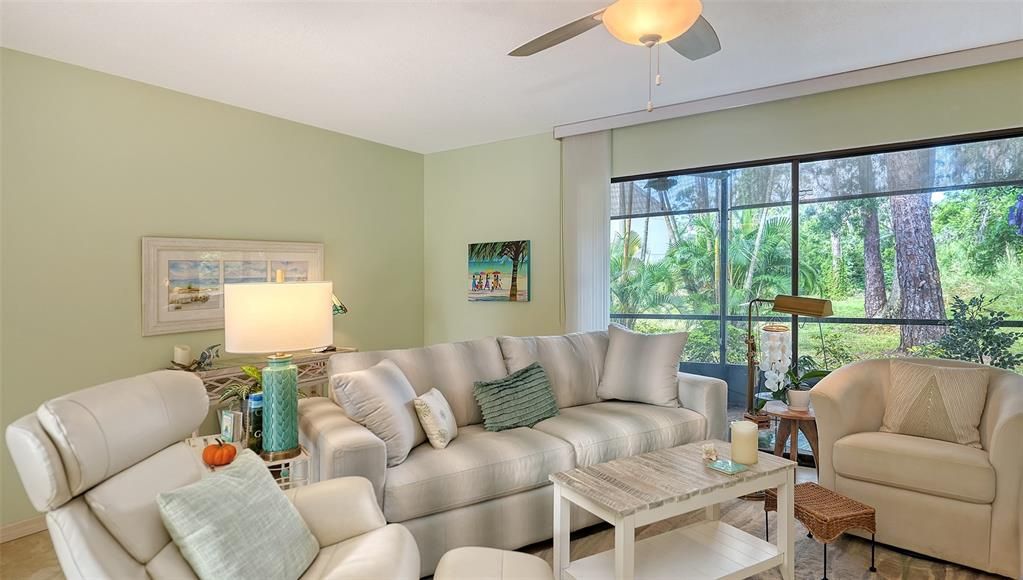 待售: $189,900 (1 贝兹, 1 浴室, 865 平方英尺)