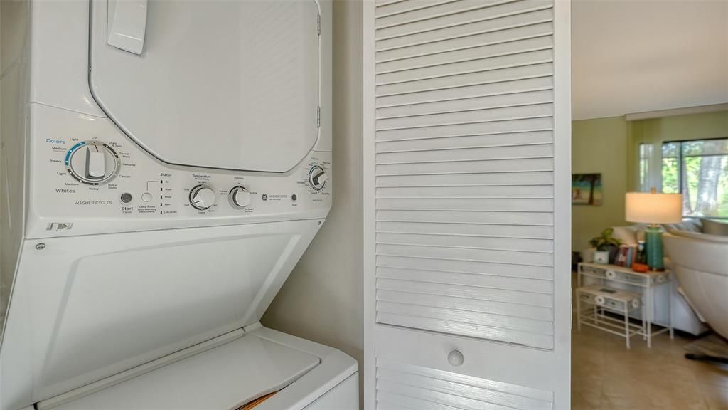 待售: $189,900 (1 贝兹, 1 浴室, 865 平方英尺)