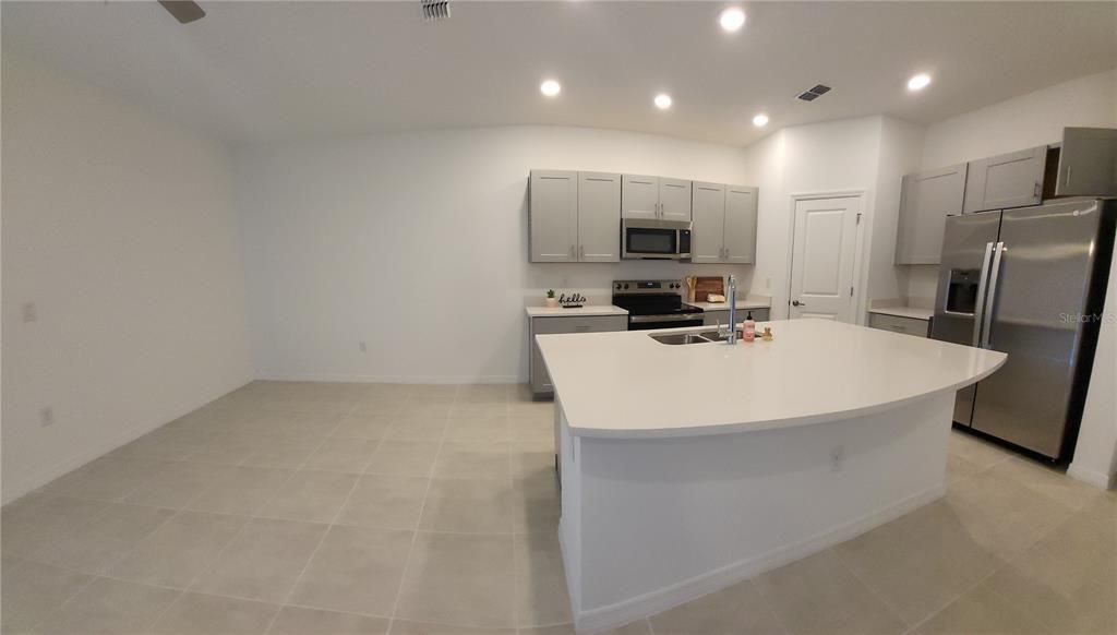 For Rent: $1,850 (3 beds, 2 baths, 1373 Square Feet)