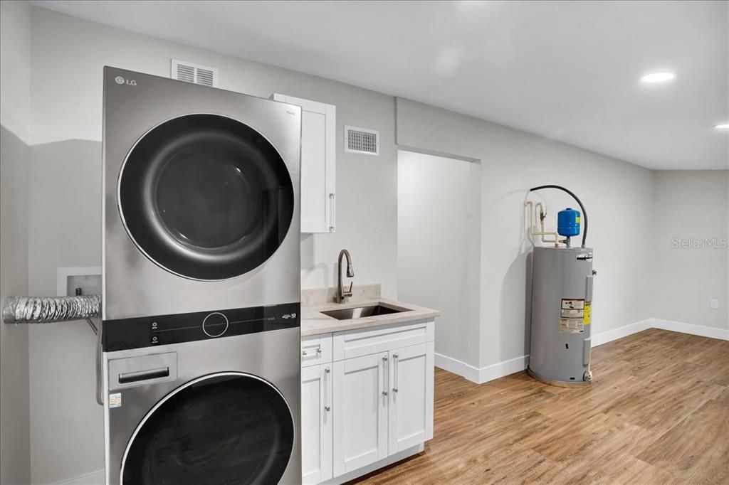 For Sale: $497,000 (4 beds, 3 baths, 1558 Square Feet)