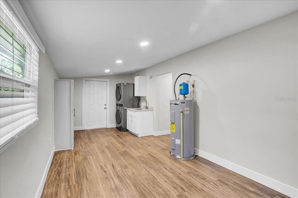 For Sale: $497,000 (4 beds, 3 baths, 1558 Square Feet)