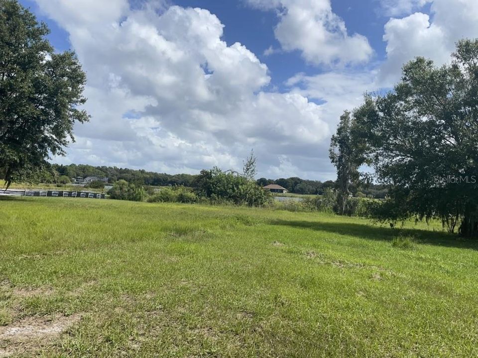 На продажу: $499,900 (1.77 acres)