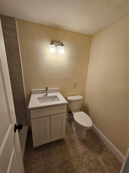 待售: $159,000 (1 贝兹, 1 浴室, 815 平方英尺)