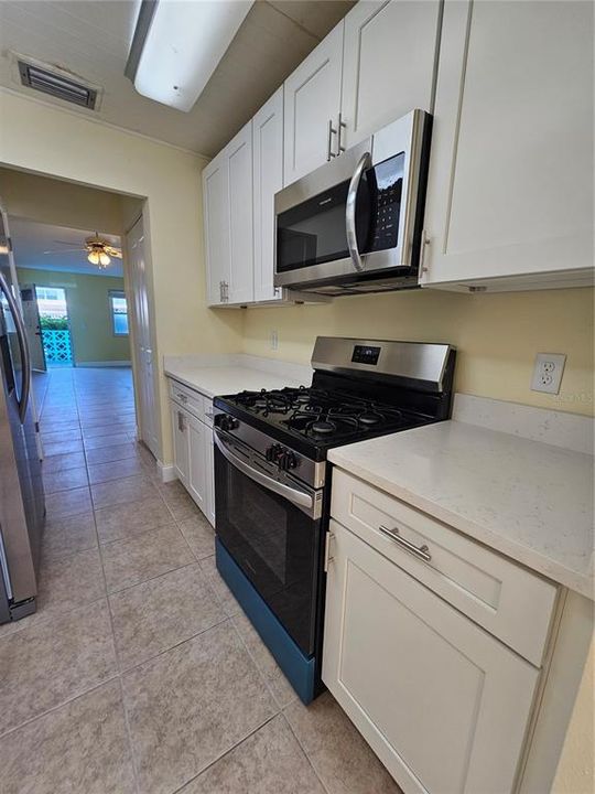 待售: $159,000 (1 贝兹, 1 浴室, 815 平方英尺)