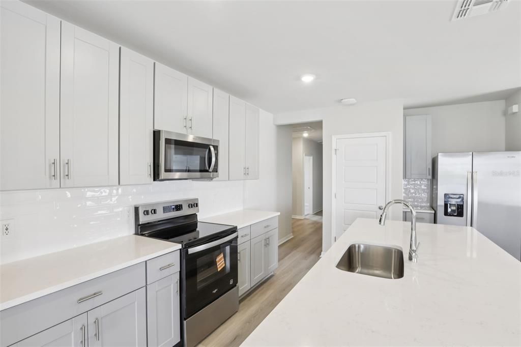 待售: $319,995 (4 贝兹, 2 浴室, 1687 平方英尺)