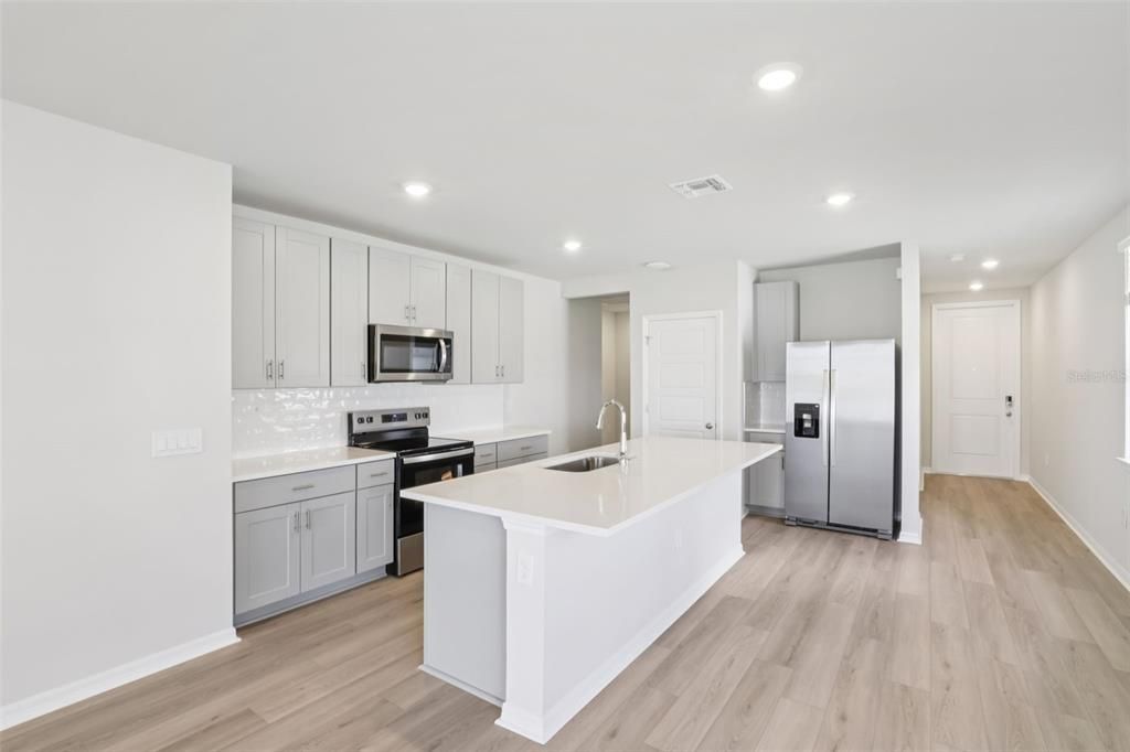 待售: $319,995 (4 贝兹, 2 浴室, 1687 平方英尺)