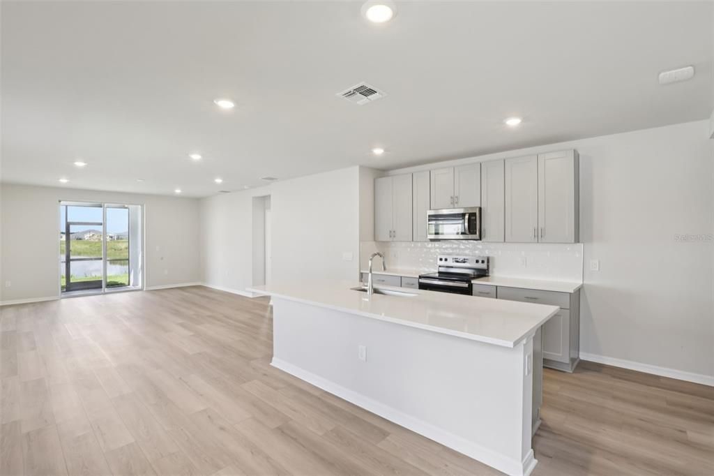 待售: $319,995 (4 贝兹, 2 浴室, 1687 平方英尺)