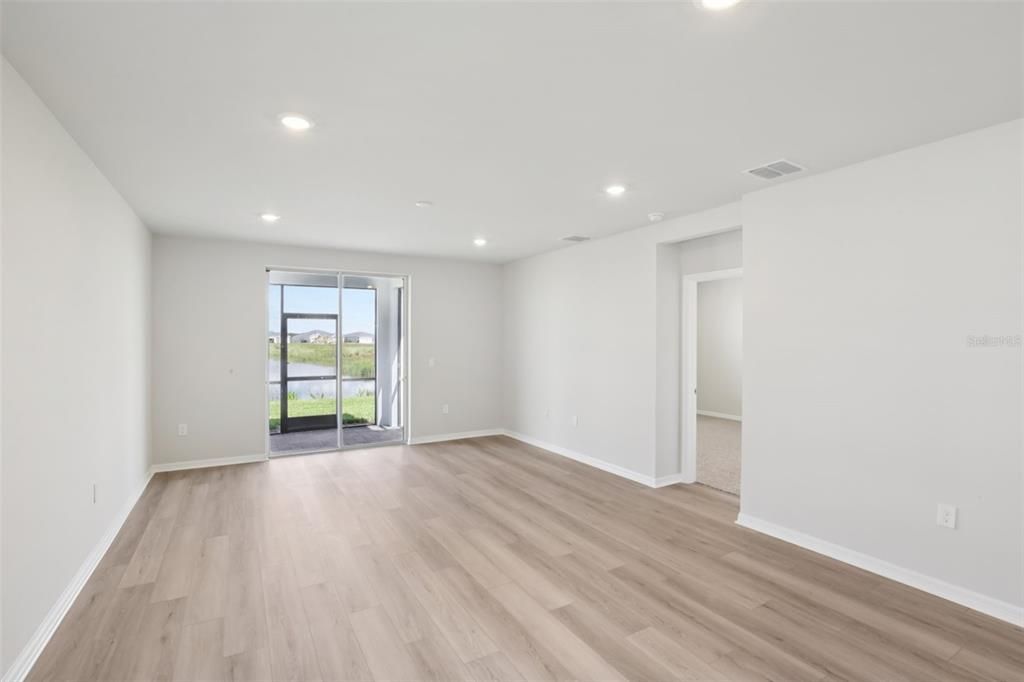 待售: $319,995 (4 贝兹, 2 浴室, 1687 平方英尺)