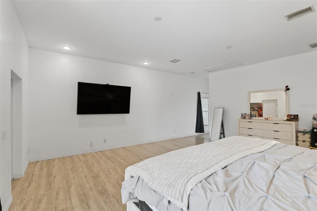 For Sale: $1,500,000 (3 beds, 2 baths, 2251 Square Feet)