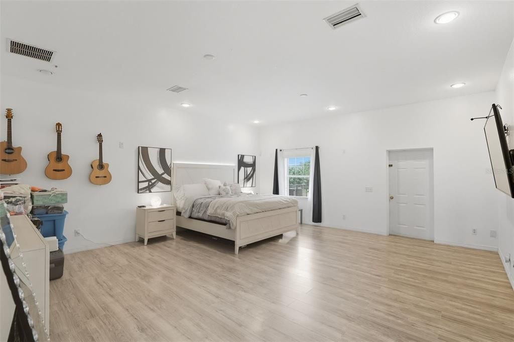 For Sale: $1,500,000 (3 beds, 2 baths, 2251 Square Feet)