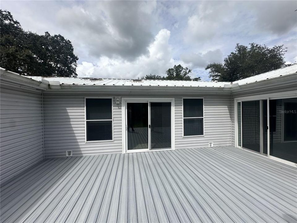 合同活跃: $759,000 (6 贝兹, 3 浴室, 3984 平方英尺)