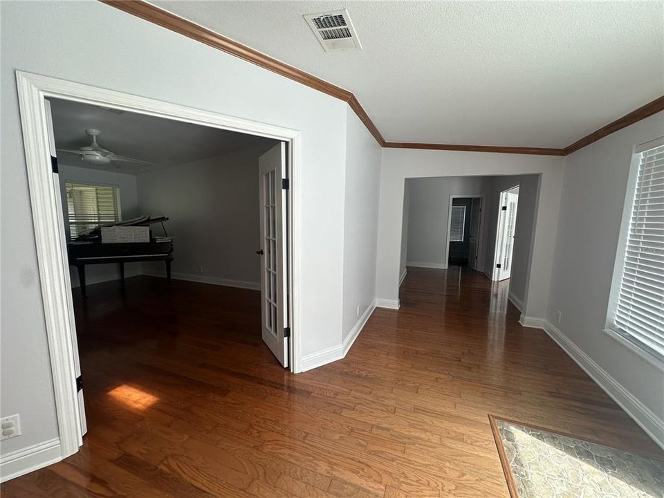 合同活跃: $759,000 (6 贝兹, 3 浴室, 3984 平方英尺)