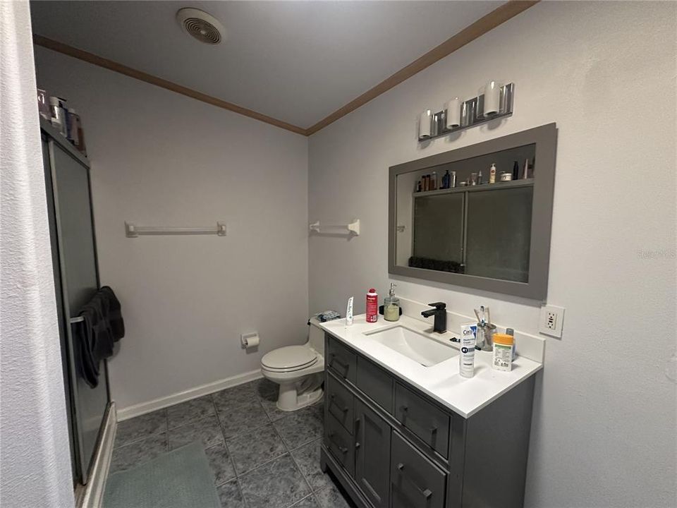 合同活跃: $759,000 (6 贝兹, 3 浴室, 3984 平方英尺)