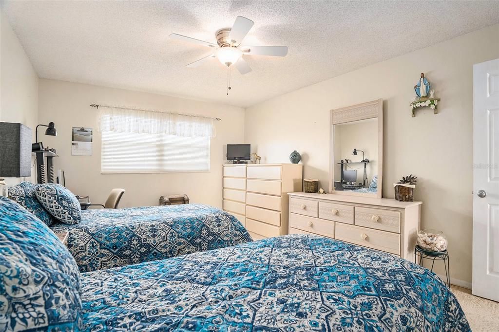 待售: $198,000 (2 贝兹, 2 浴室, 1120 平方英尺)