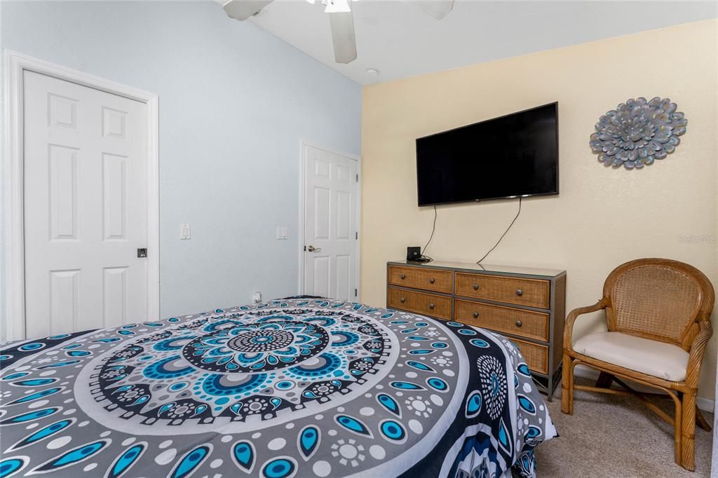 For Sale: $199,900 (2 beds, 2 baths, 1107 Square Feet)