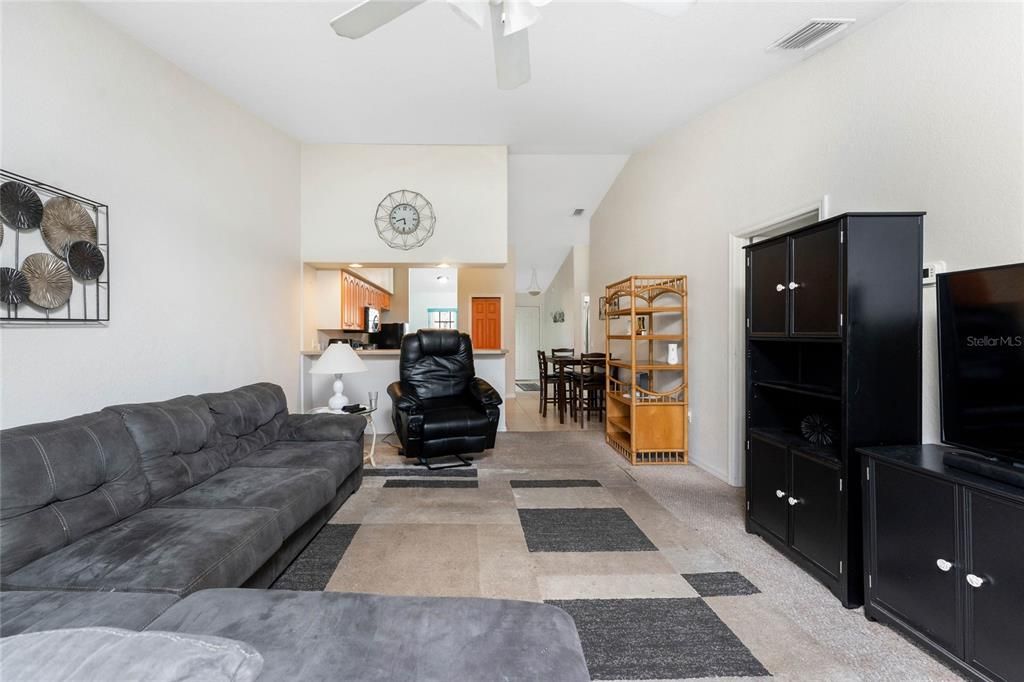 For Sale: $199,900 (2 beds, 2 baths, 1107 Square Feet)