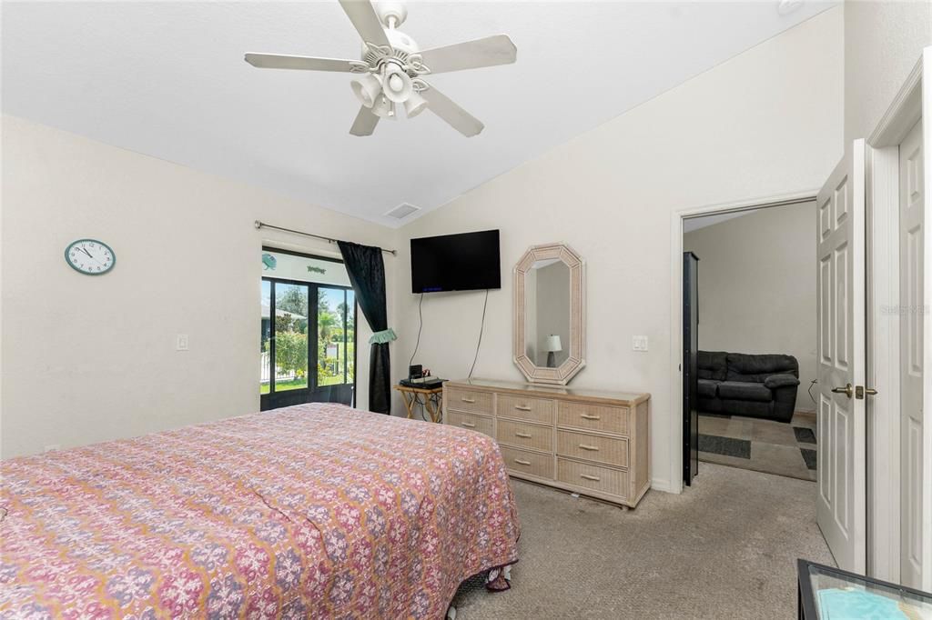 For Sale: $199,900 (2 beds, 2 baths, 1107 Square Feet)