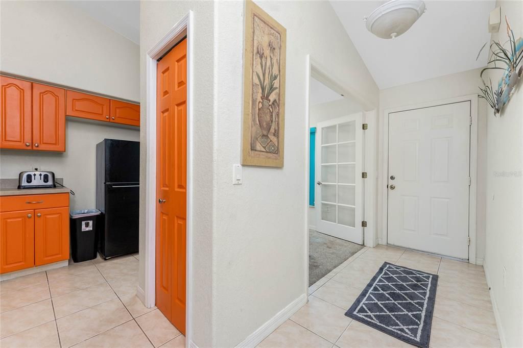 For Sale: $199,900 (2 beds, 2 baths, 1107 Square Feet)