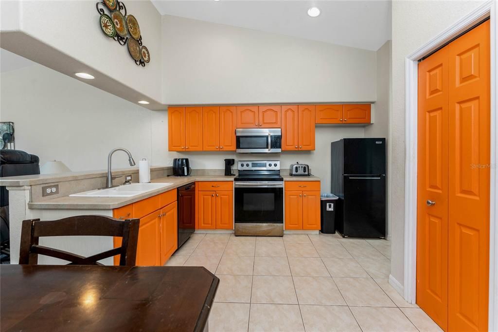 For Sale: $199,900 (2 beds, 2 baths, 1107 Square Feet)