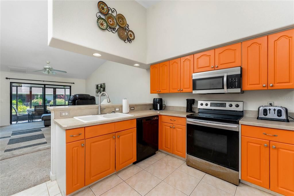 For Sale: $199,900 (2 beds, 2 baths, 1107 Square Feet)