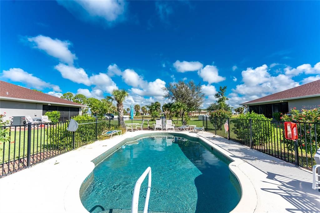 For Sale: $199,900 (2 beds, 2 baths, 1107 Square Feet)