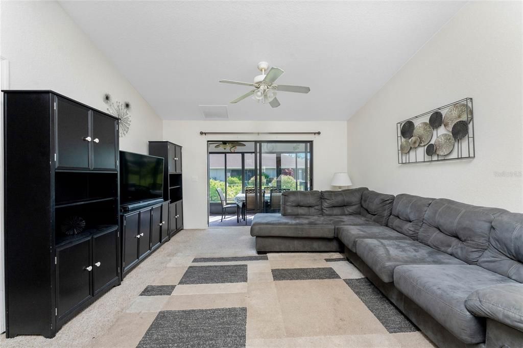 For Sale: $199,900 (2 beds, 2 baths, 1107 Square Feet)