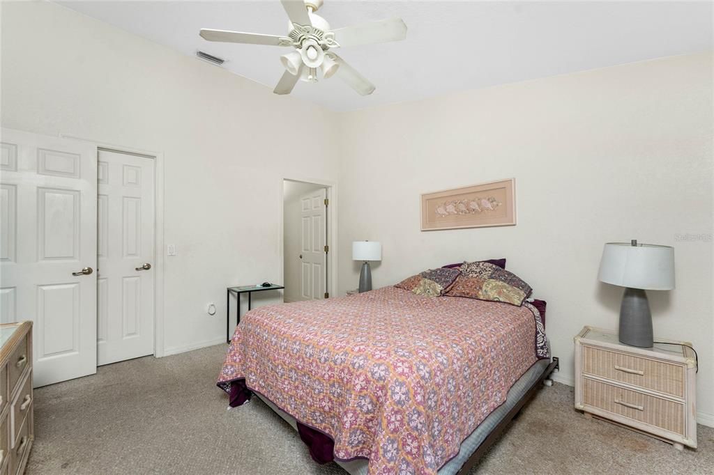 For Sale: $199,900 (2 beds, 2 baths, 1107 Square Feet)