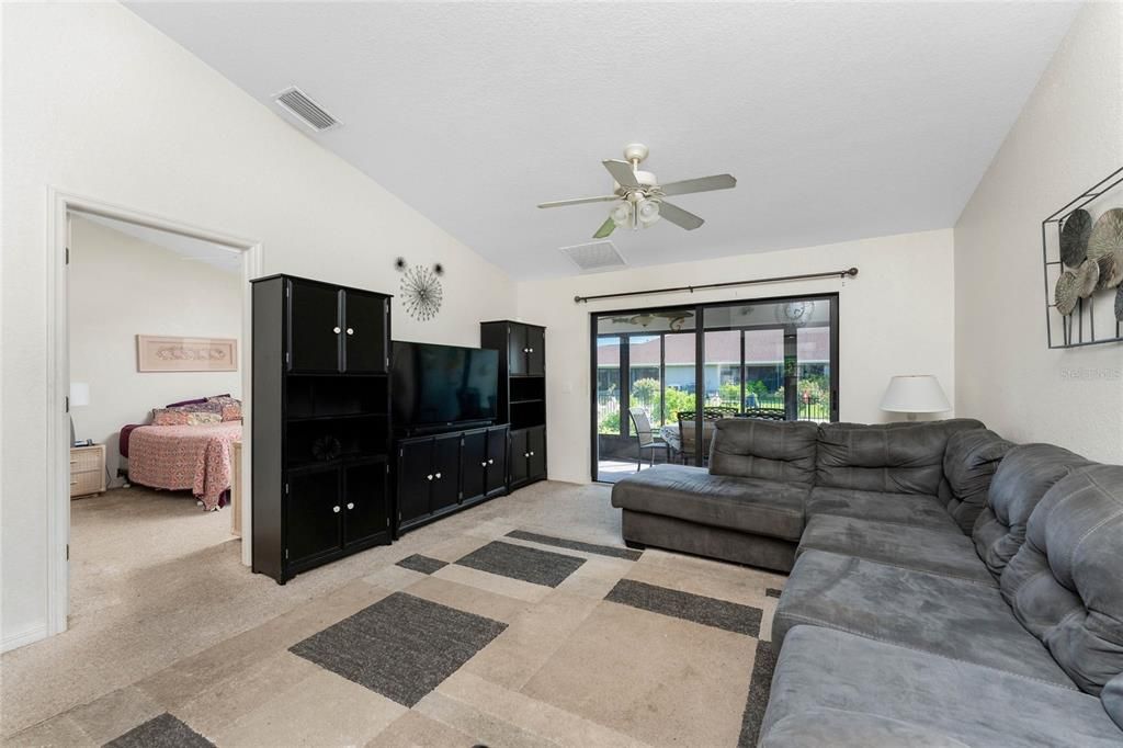 For Sale: $199,900 (2 beds, 2 baths, 1107 Square Feet)