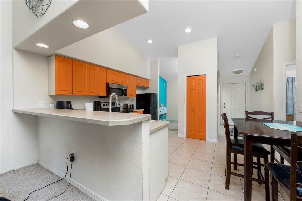 For Sale: $199,900 (2 beds, 2 baths, 1107 Square Feet)