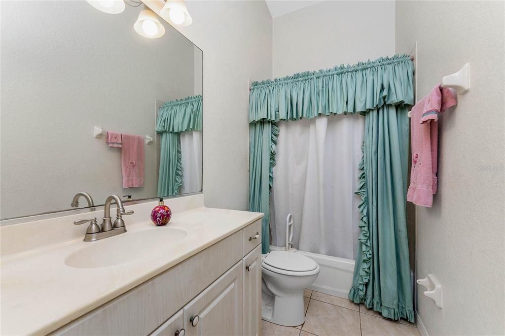 For Sale: $199,900 (2 beds, 2 baths, 1107 Square Feet)