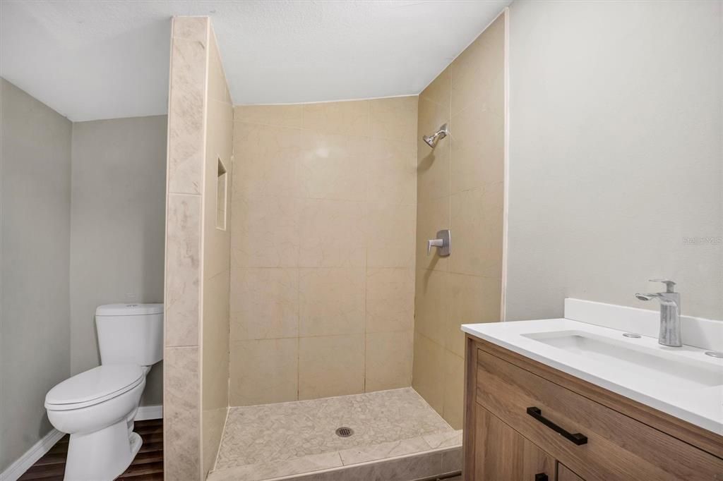 待售: $139,900 (2 贝兹, 1 浴室, 680 平方英尺)