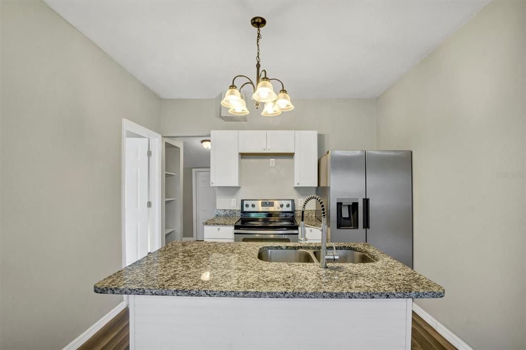 待售: $139,900 (2 贝兹, 1 浴室, 680 平方英尺)