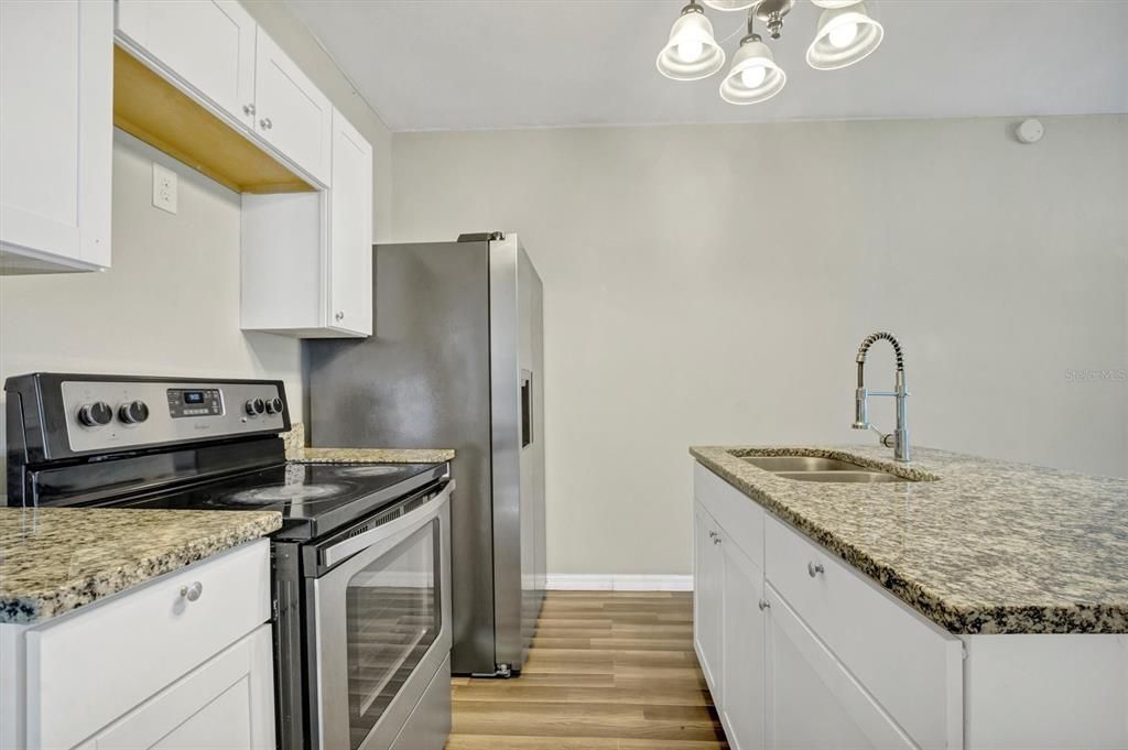 待售: $139,900 (2 贝兹, 1 浴室, 680 平方英尺)