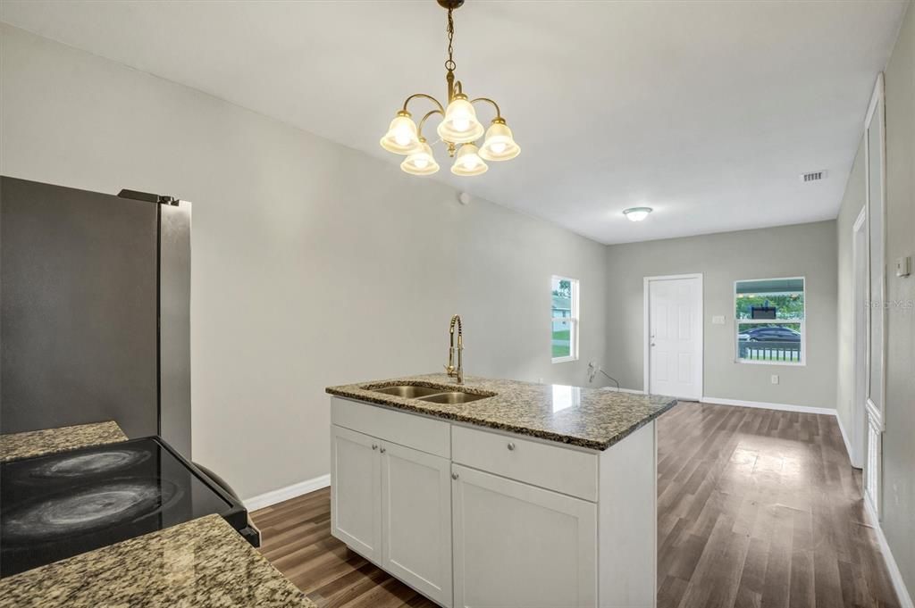 待售: $139,900 (2 贝兹, 1 浴室, 680 平方英尺)