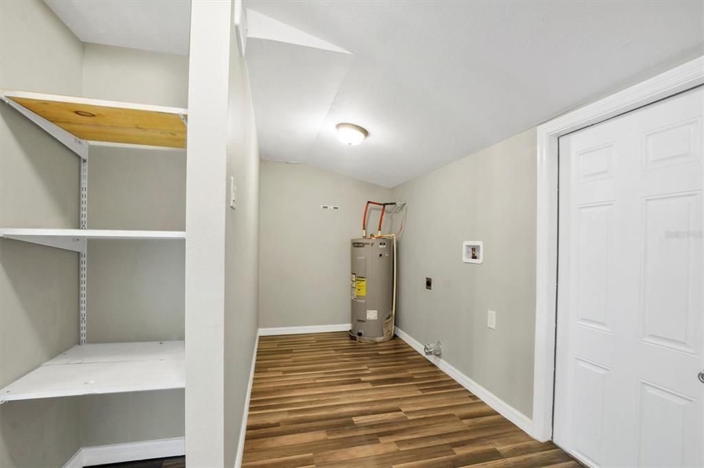 待售: $139,900 (2 贝兹, 1 浴室, 680 平方英尺)