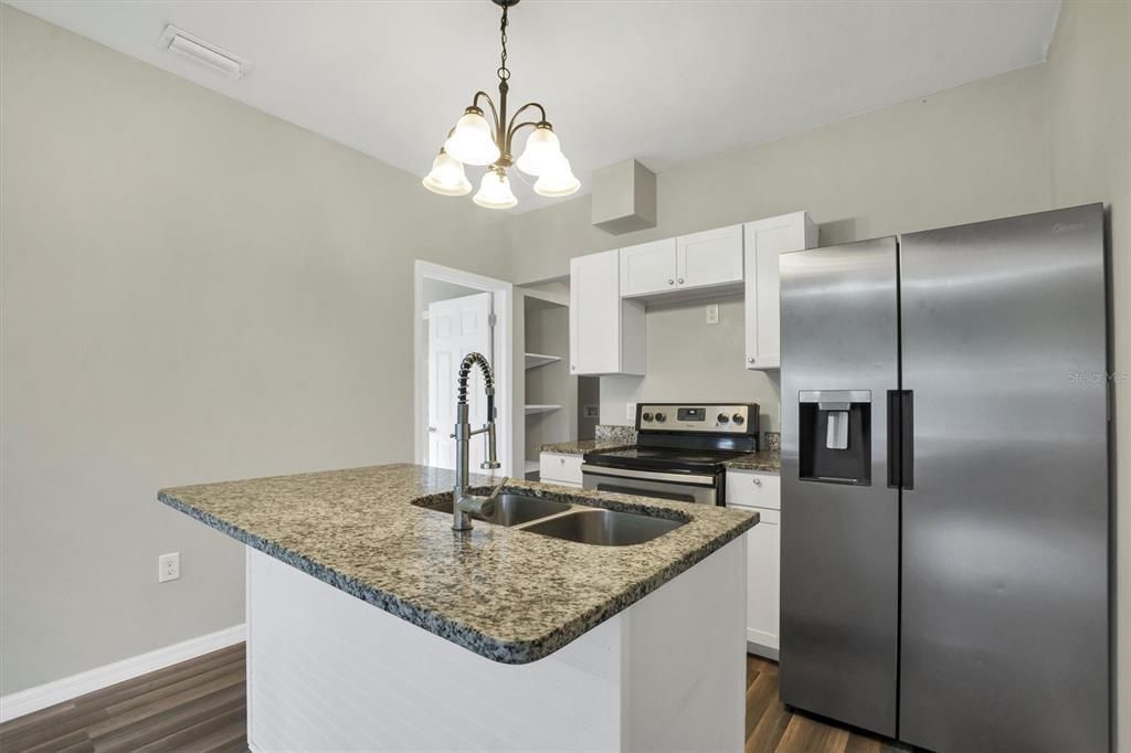 待售: $139,900 (2 贝兹, 1 浴室, 680 平方英尺)