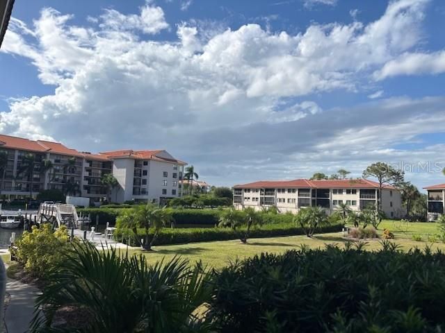 出租: $2,395 (2 贝兹, 2 浴室, 1065 平方英尺)