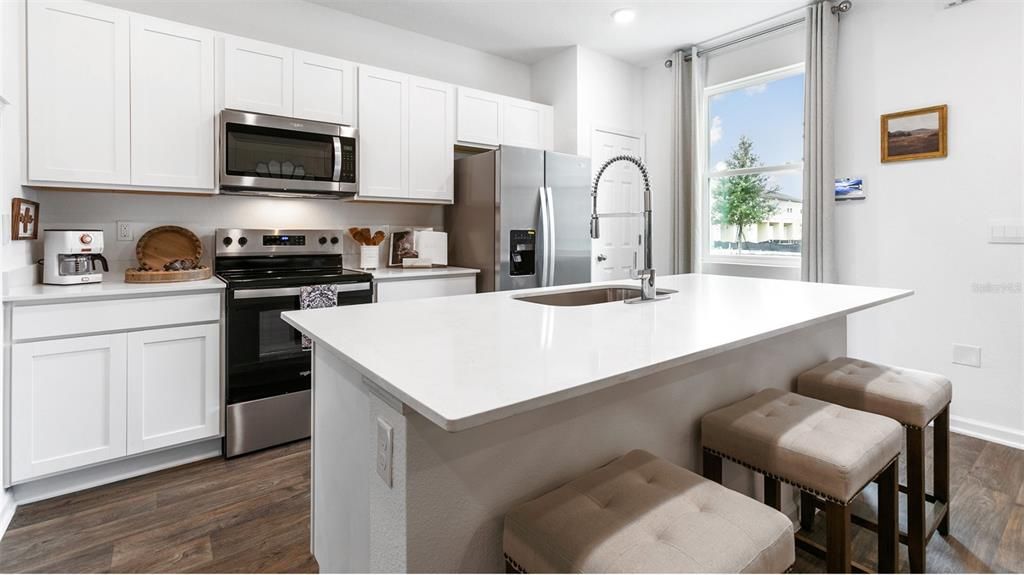 Active With Contract: $243,990 (2 beds, 2 baths, 1109 Square Feet)